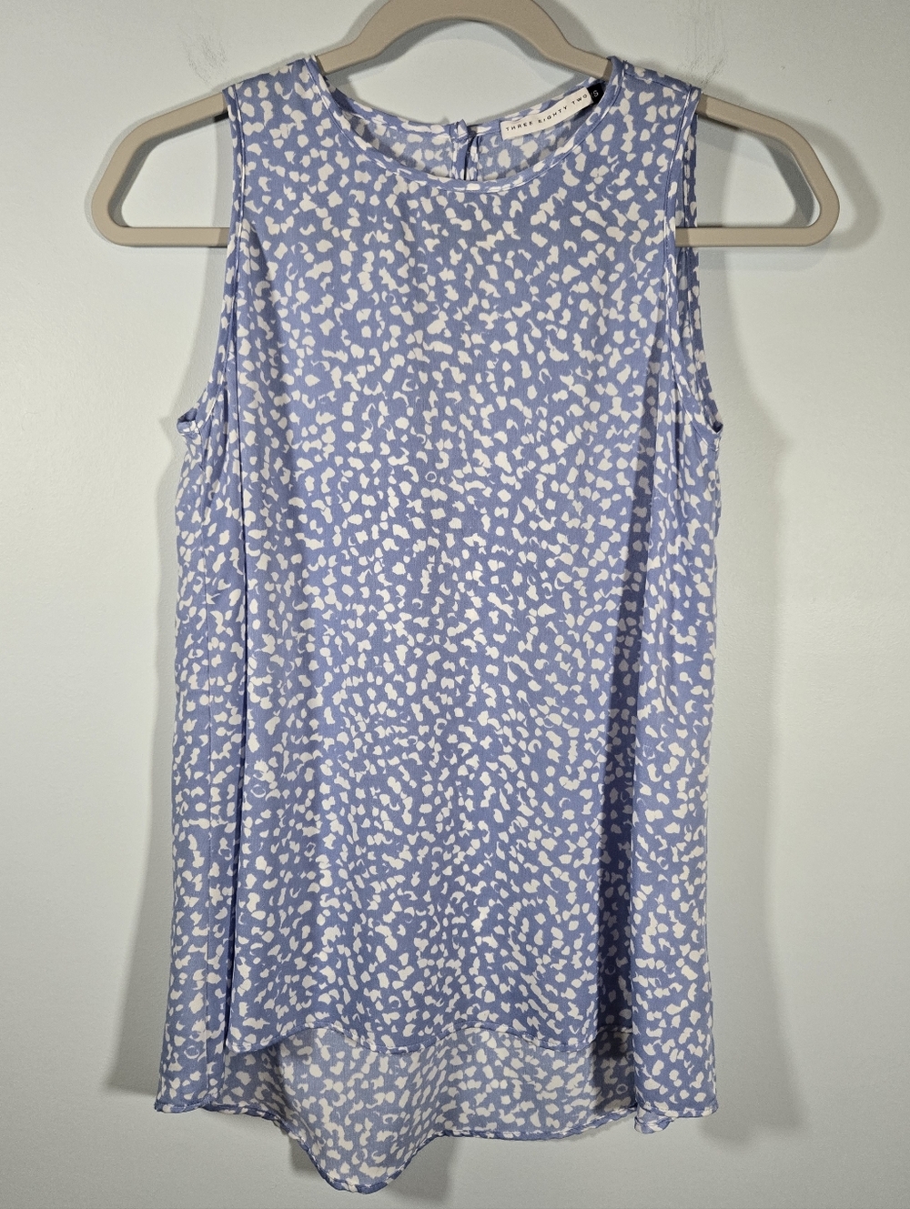 Three Eighty Two Periwinkle White Sleeveless Top Women's XS High Low‎ Hem Flowy